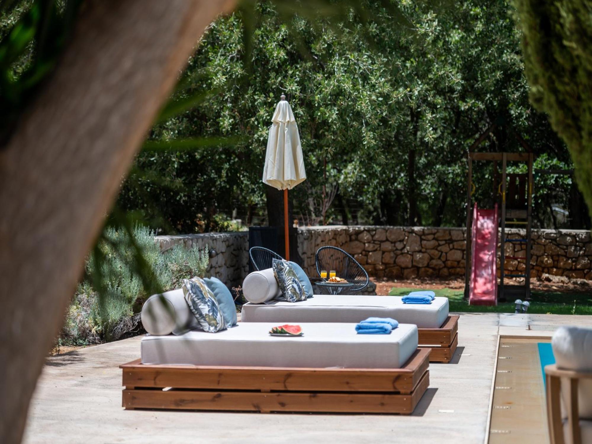 Villa Ellie - Heated Pool, Playground, Garden & Bbq! Vederoi Exterior photo